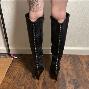 Knee high high heeled boots